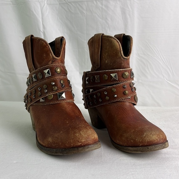 Circle G Studded Strap Ankle Boot Brown Cognac Leather Western Pull On Sz 7.5M - Picture 1 of 9